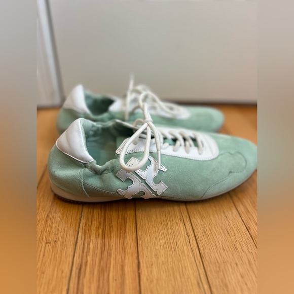 Tory Burch chip pint logo sneakers
Size 8 - Picture 3 of 7